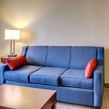 Comfort Inn & Suites Grafton-Cedarburg Exterior photo